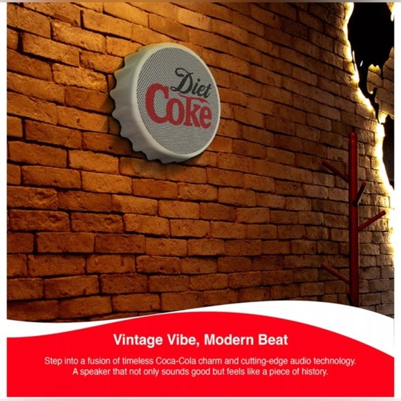 Diet Coke Bottle Cap Shape Wall‎ Mountable speaker with FM Radio & Led Light new - Picture 7 of 9